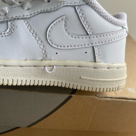 Nike Air Force 1 “Triple White” Toddler Sneakers - SZ 8 C - Picture 4 of 8